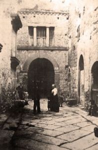 Viterbo, primi Novecento. Ingresso del Teatro del Genio