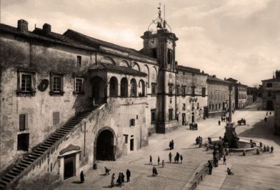 Corneto, 1940. Palazzo Comunale in cui risiedeva il Teatro