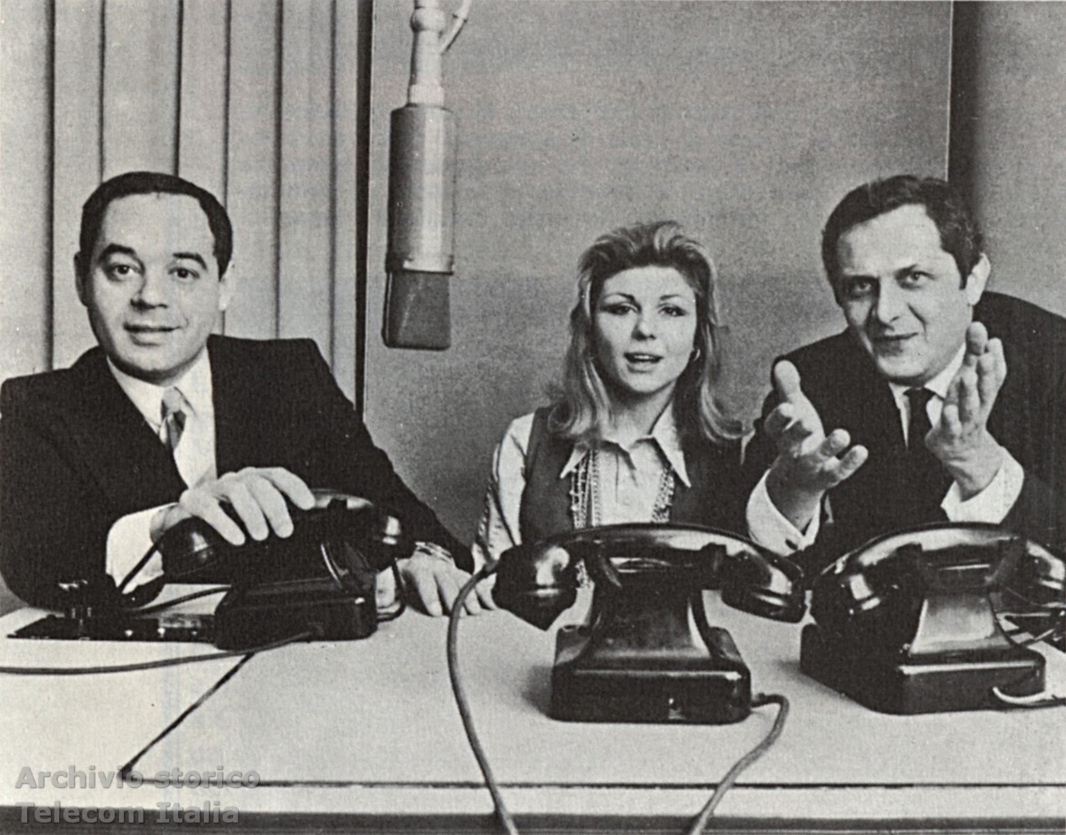I conduttori del programma radiofonico Chiamate Roma 3131 Gianni Boncompagni, Federica Taddei e Franco Moccagatta, &laquo;Selezionando Sip&raquo;, n. 3, 1969 (Archivio storico Telecom Italia)